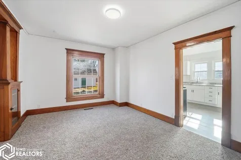 602 E Maple Street Hubbard IA 50122