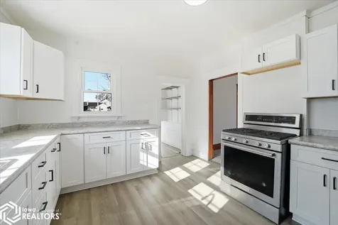 602 E Maple Street Hubbard IA 50122
