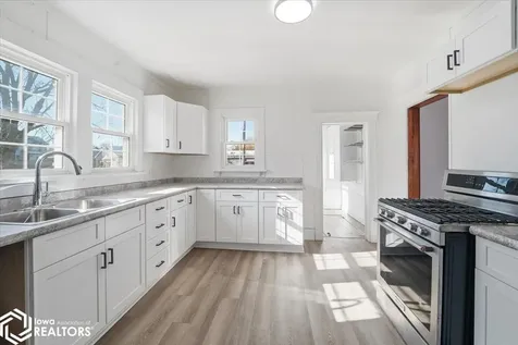602 E Maple Street Hubbard IA 50122
