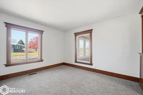 602 E Maple Street Hubbard IA 50122