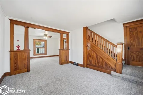 602 E Maple Street Hubbard IA 50122