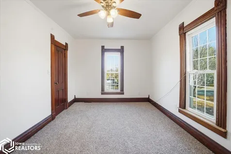602 E Maple Street Hubbard IA 50122