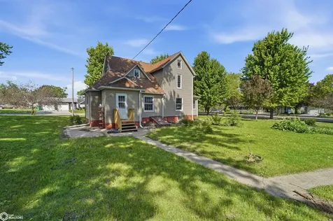 602 E Maple Street Hubbard IA 50122