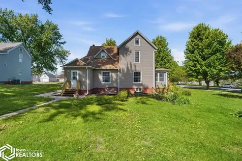 602 E Maple Street Hubbard IA 50122