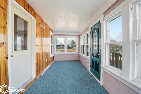 602 E Maple Street Hubbard IA 50122