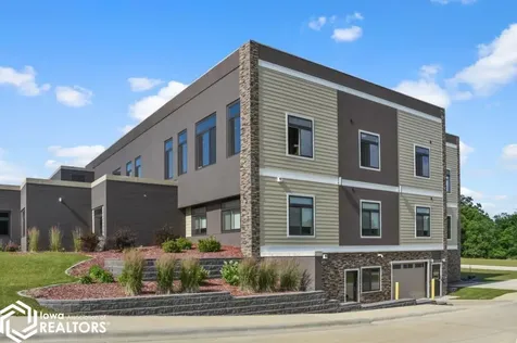 110 Rocksylvania Ave Unit 201 Iowa Falls IA 50126