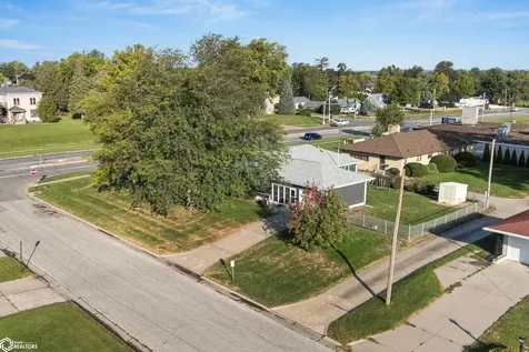 1918 S Center Street Marshalltown IA 50158