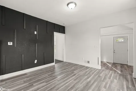505 Woodbury Street Marshalltown IA 50158