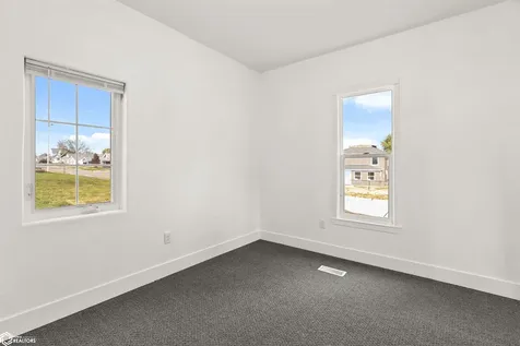 505 Woodbury Street Marshalltown IA 50158
