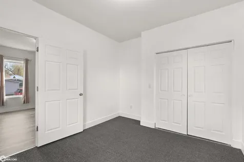 505 Woodbury Street Marshalltown IA 50158