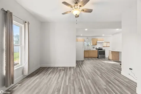 505 Woodbury Street Marshalltown IA 50158