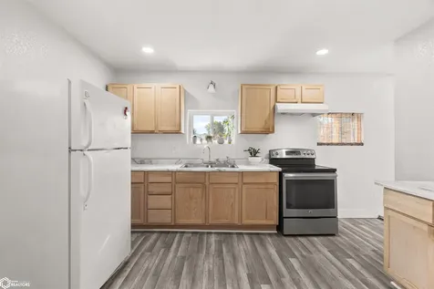 505 Woodbury Street Marshalltown IA 50158