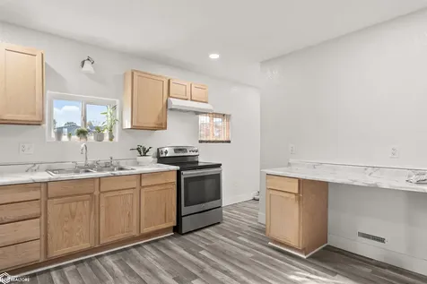 505 Woodbury Street Marshalltown IA 50158