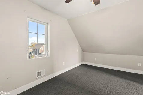 505 Woodbury Street Marshalltown IA 50158