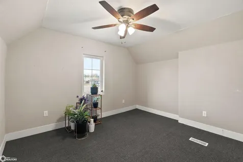 505 Woodbury Street Marshalltown IA 50158