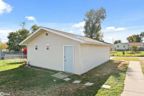 505 Woodbury Street Marshalltown IA 50158