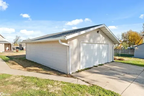 505 Woodbury Street Marshalltown IA 50158