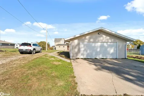 505 Woodbury Street Marshalltown IA 50158