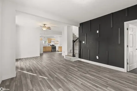 505 Woodbury Street Marshalltown IA 50158