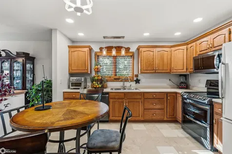 302 Richard Lane Marshalltown IA 50158
