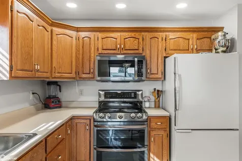 302 Richard Lane Marshalltown IA 50158