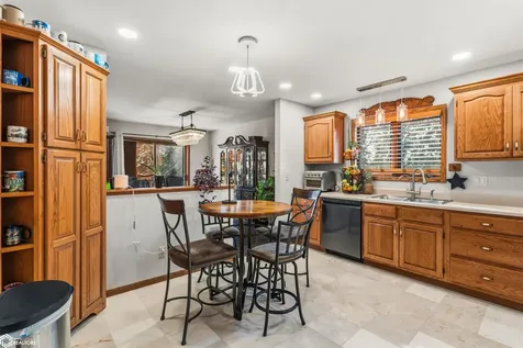 302 Richard Lane Marshalltown IA 50158