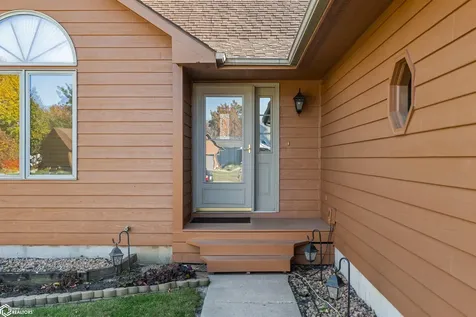 302 Richard Lane Marshalltown IA 50158
