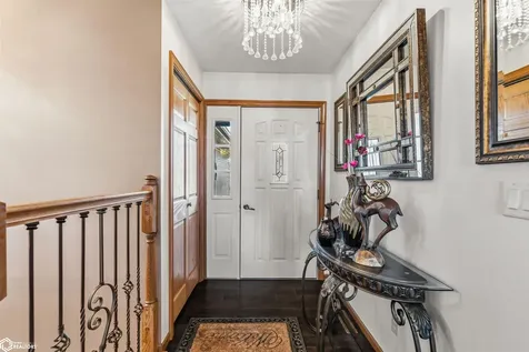 302 Richard Lane Marshalltown IA 50158