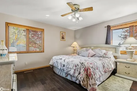 302 Richard Lane Marshalltown IA 50158