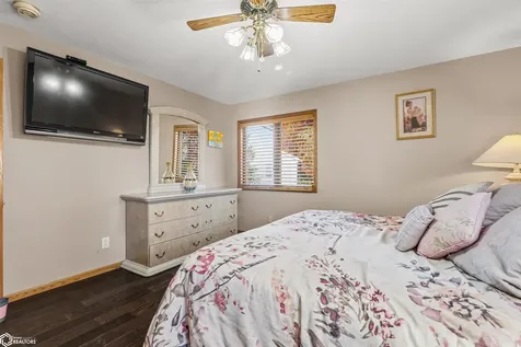 302 Richard Lane Marshalltown IA 50158