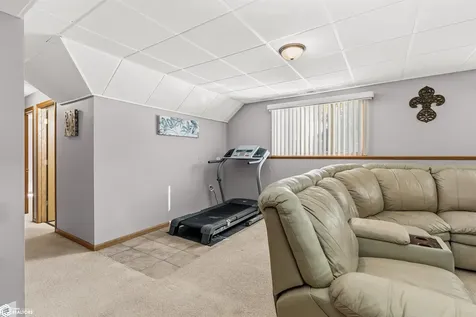 302 Richard Lane Marshalltown IA 50158