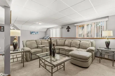 302 Richard Lane Marshalltown IA 50158