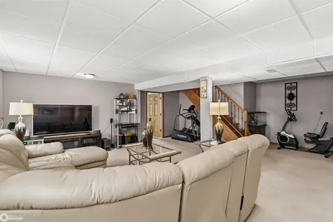 302 Richard Lane Marshalltown IA 50158