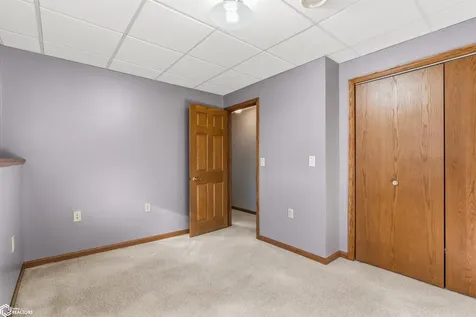 302 Richard Lane Marshalltown IA 50158