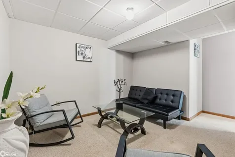 302 Richard Lane Marshalltown IA 50158