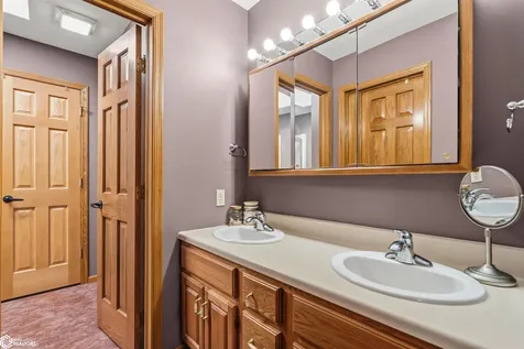 302 Richard Lane Marshalltown IA 50158