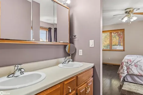 302 Richard Lane Marshalltown IA 50158