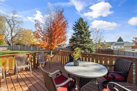 302 Richard Lane Marshalltown IA 50158