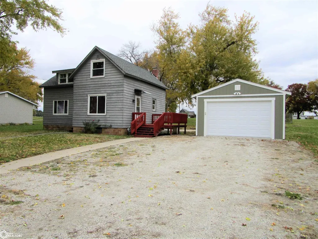 607 Lincoln Ackley IA 50601
