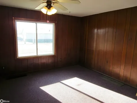 607 Lincoln Ackley IA 50601