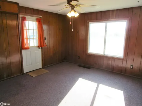 607 Lincoln Ackley IA 50601