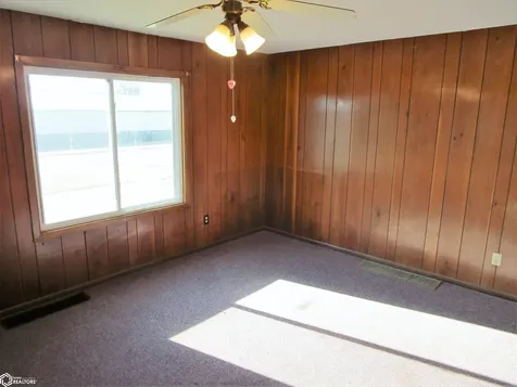 607 Lincoln Ackley IA 50601