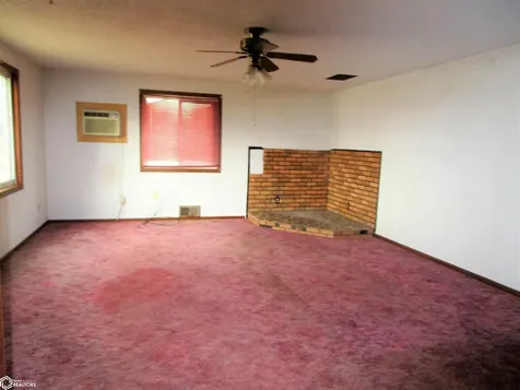 607 Lincoln Ackley IA 50601