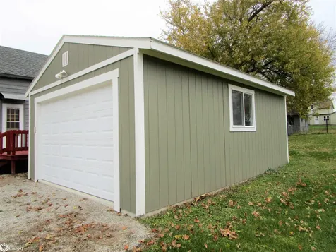 607 Lincoln Ackley IA 50601