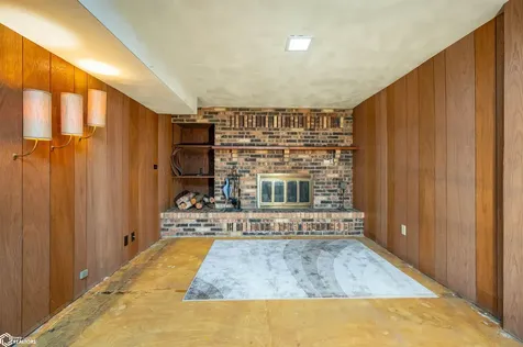 6 W Meadow Lane Marshalltown IA 50158