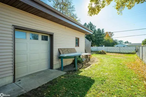 6 W Meadow Lane Marshalltown IA 50158