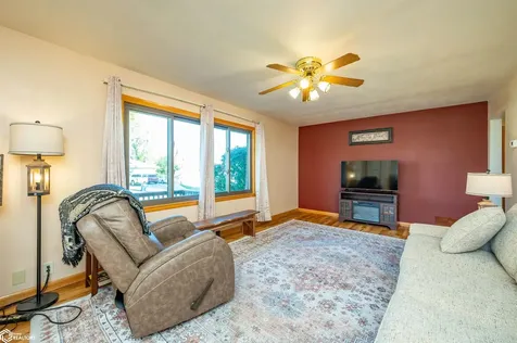 6 W Meadow Lane Marshalltown IA 50158