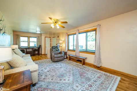 6 W Meadow Lane Marshalltown IA 50158