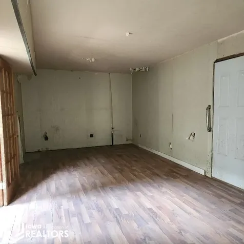 4038 Phelps Drive Brooklyn IA 52211
