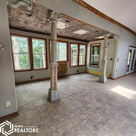 4038 Phelps Drive Brooklyn IA 52211